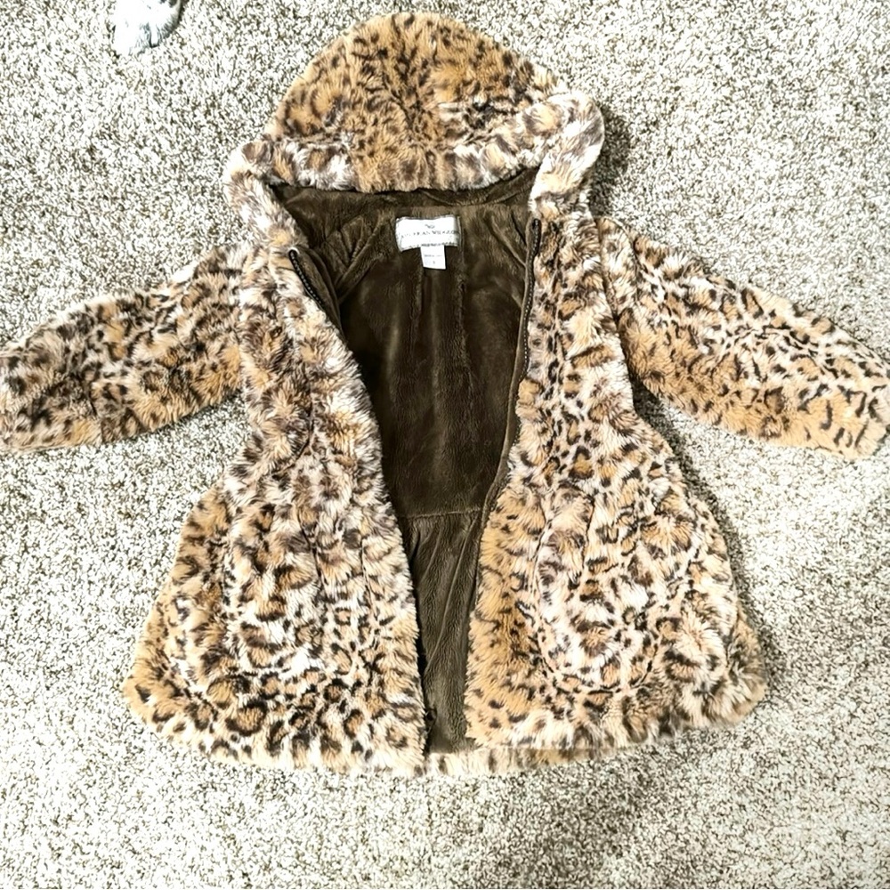 Girl’s leopard faux fur hooded coat size 3